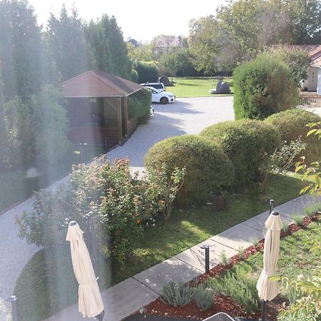 The Secret Garden - Keszthely Bed and Breakfast Buitenkant foto