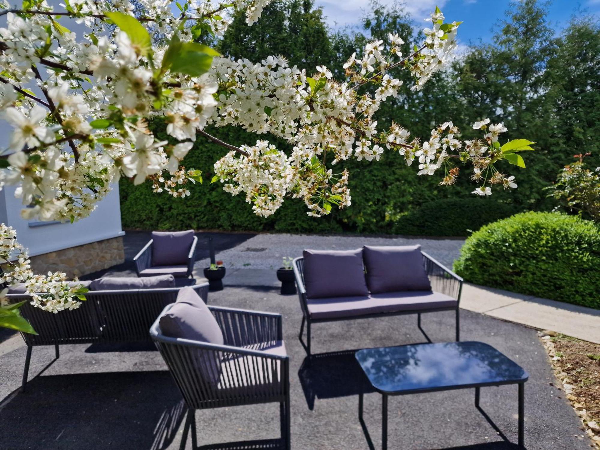 The Secret Garden - Keszthely Bed and Breakfast Buitenkant foto