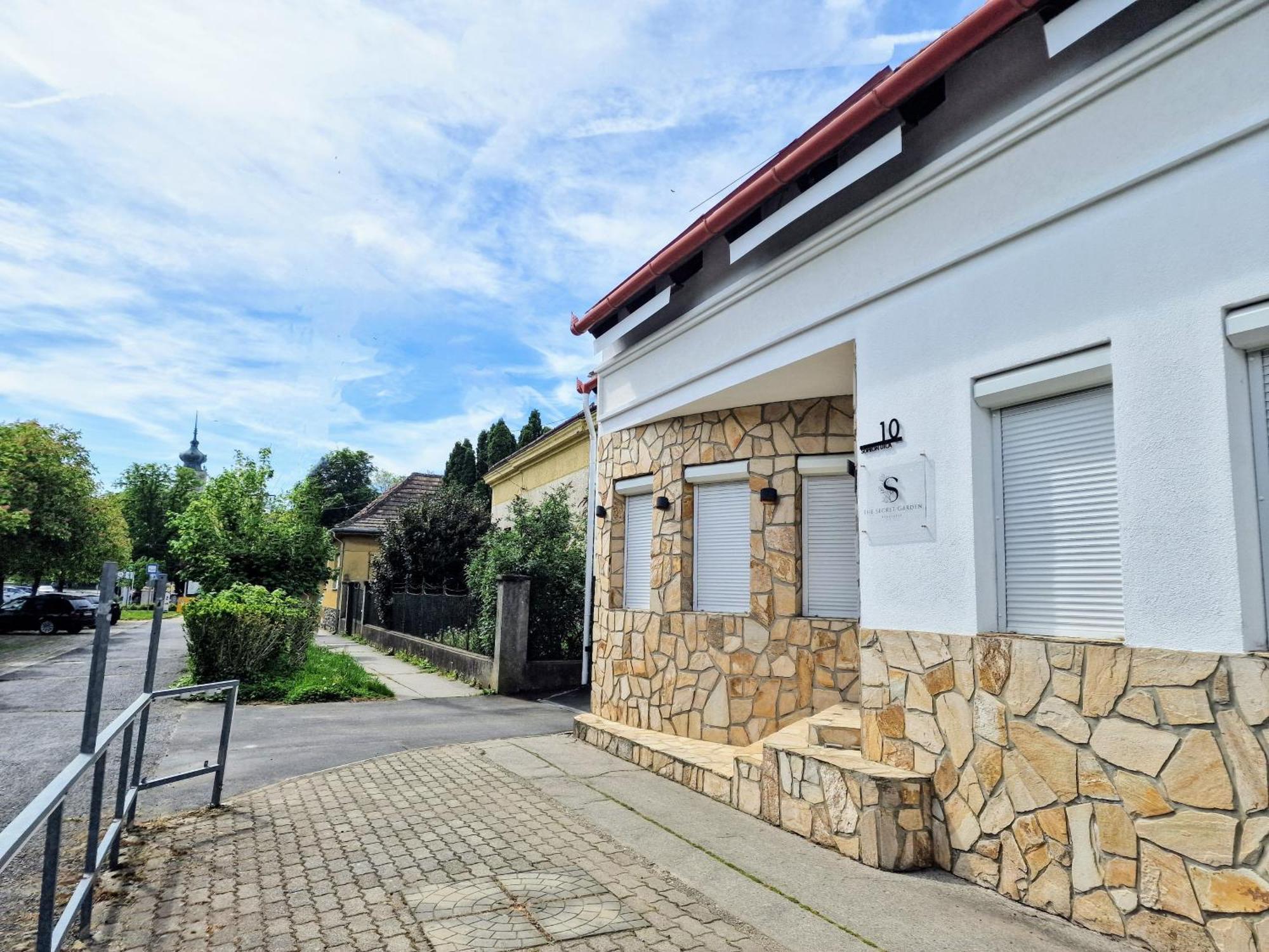 The Secret Garden - Keszthely Bed and Breakfast Buitenkant foto