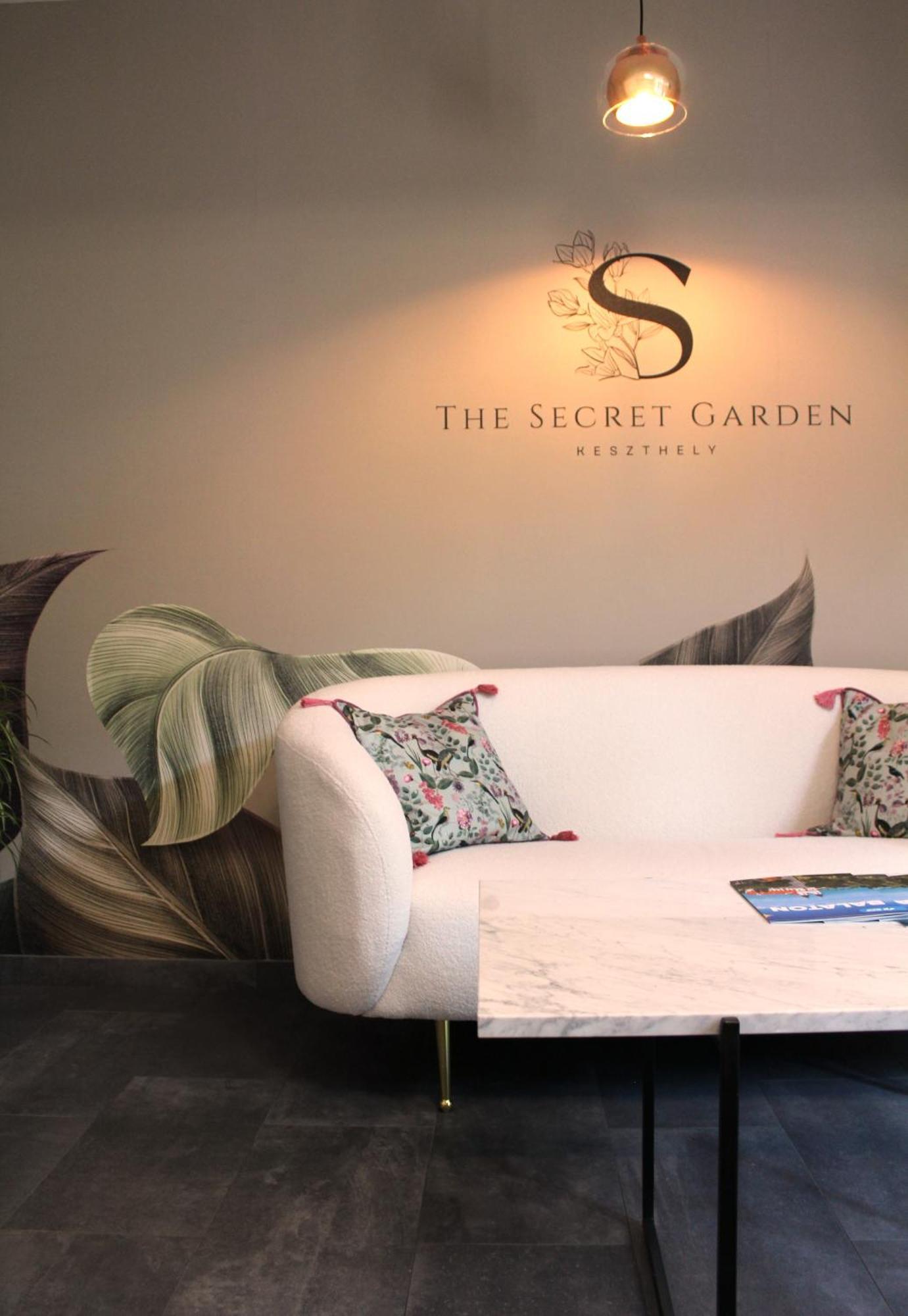 The Secret Garden - Keszthely Bed and Breakfast Buitenkant foto