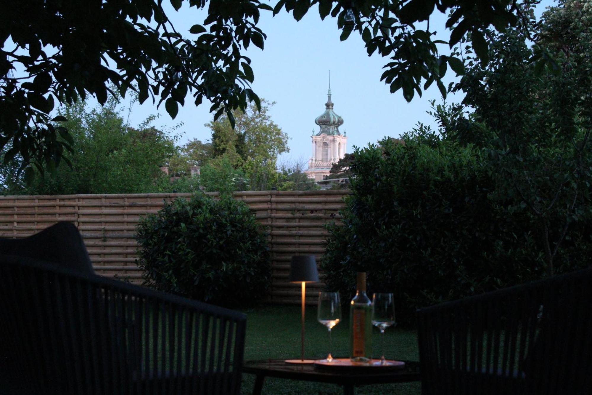 The Secret Garden - Keszthely Bed and Breakfast Buitenkant foto